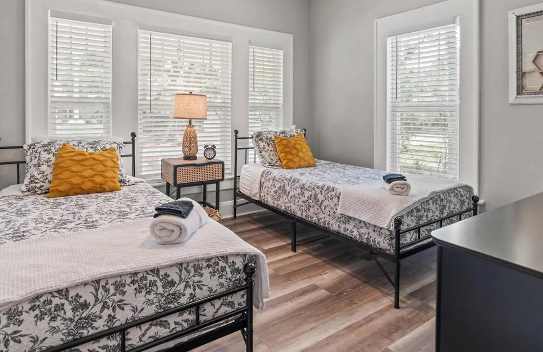 Beekeeper'S Inn-1